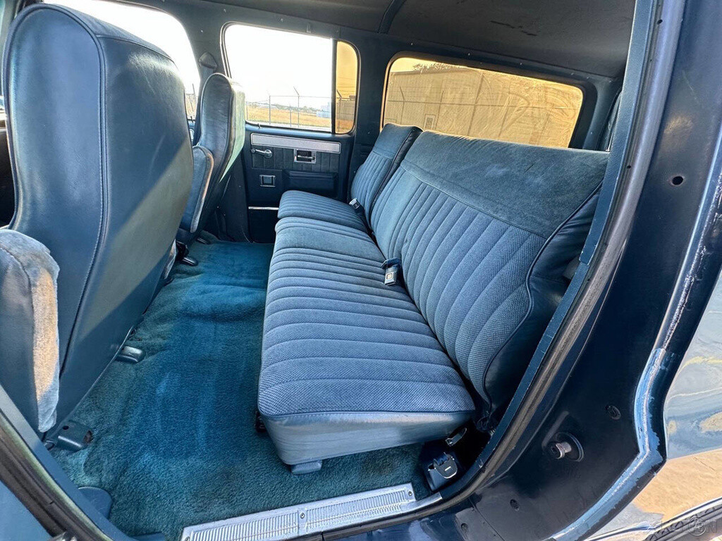 GMC-Suburban-1987-SUV-10