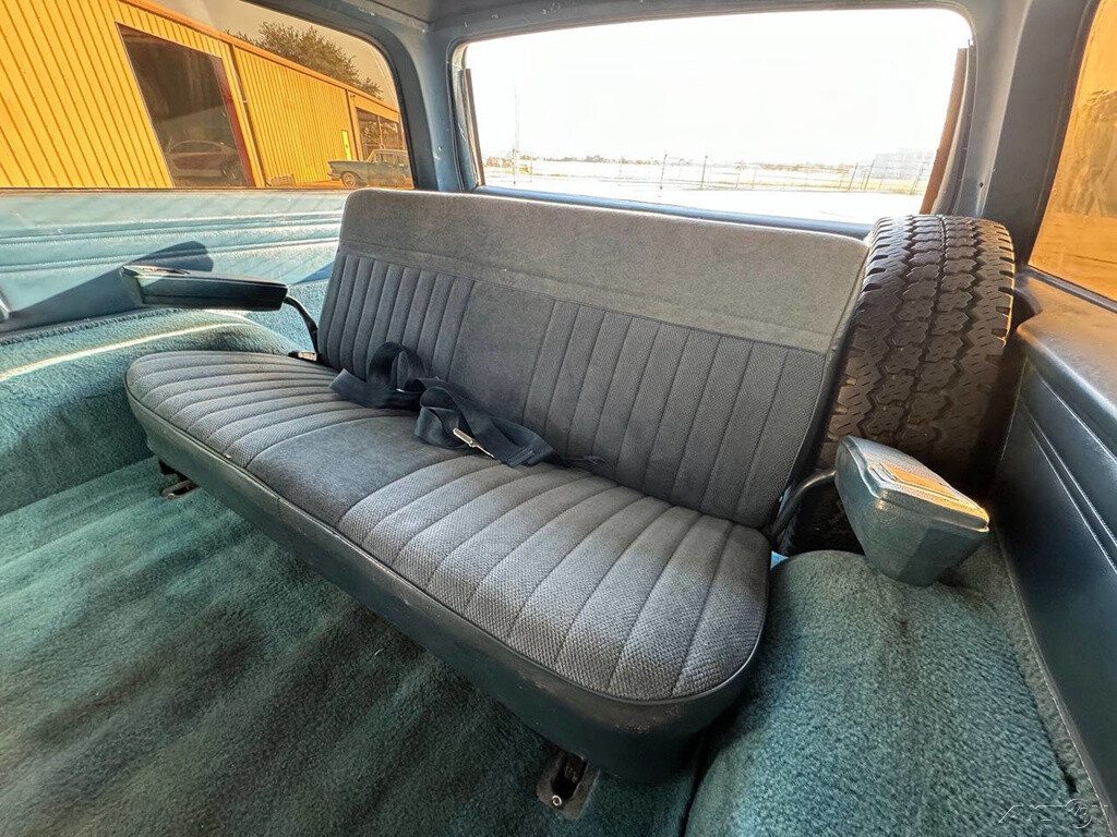 GMC-Suburban-1987-SUV-12