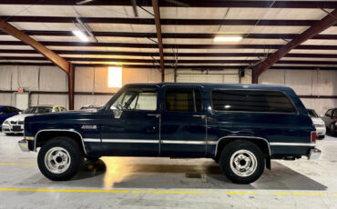 GMC-Suburban-1987-SUV-17