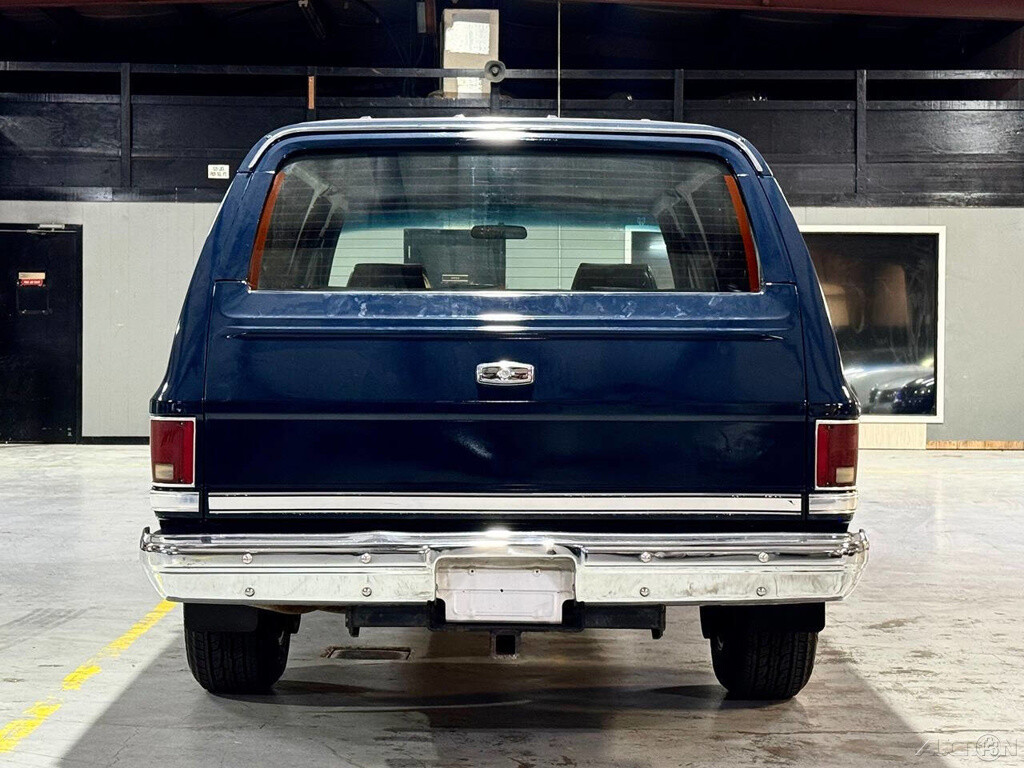 GMC-Suburban-1987-SUV-23