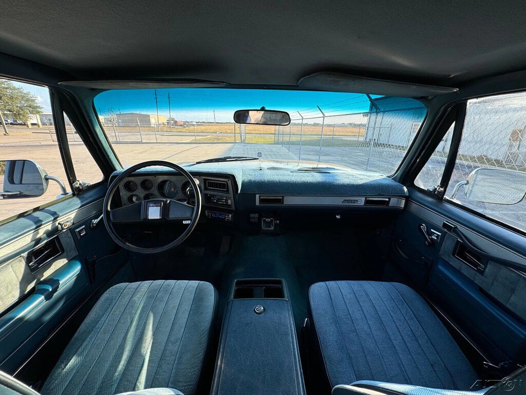 GMC-Suburban-1987-SUV-7