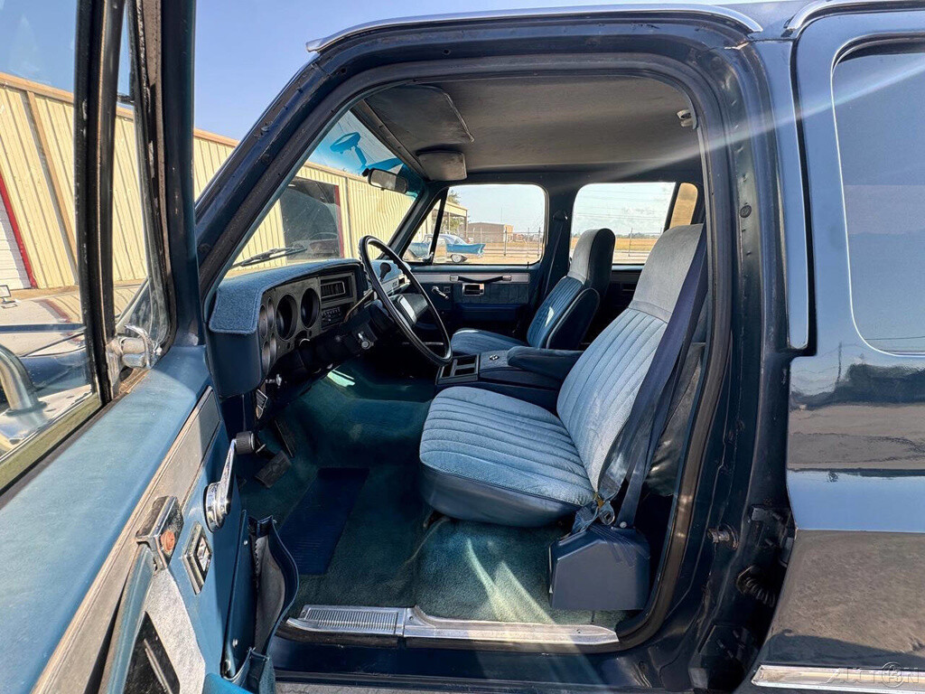 GMC-Suburban-1987-SUV-8