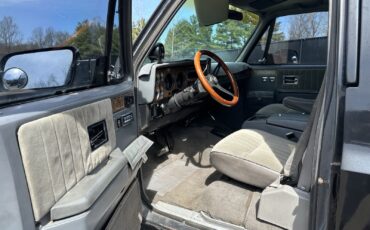 GMC-Suburban-1990-10
