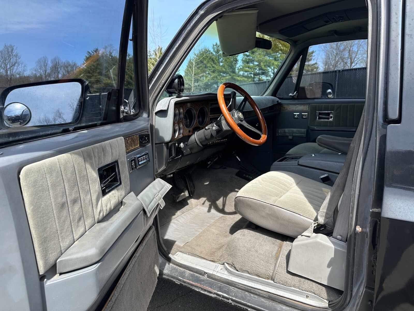 GMC-Suburban-1990-10
