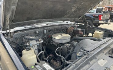 GMC-Suburban-1990-14