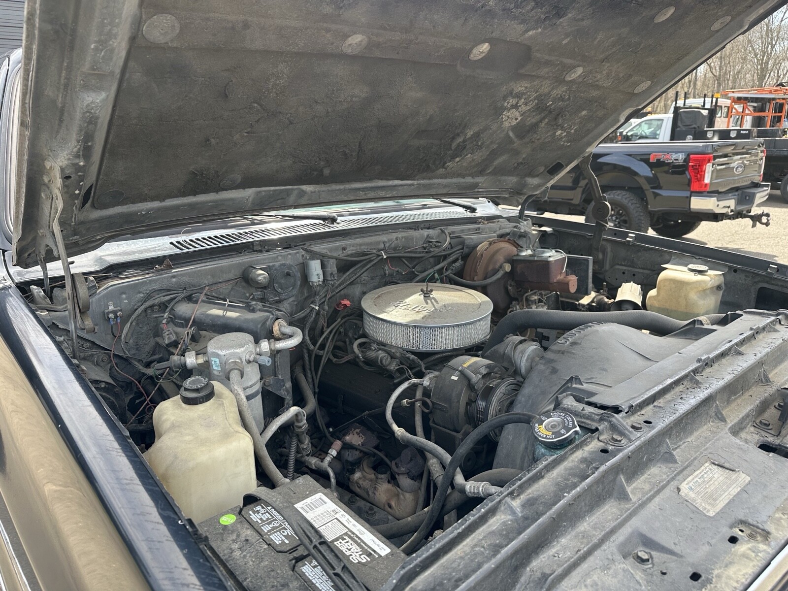 GMC-Suburban-1990-14