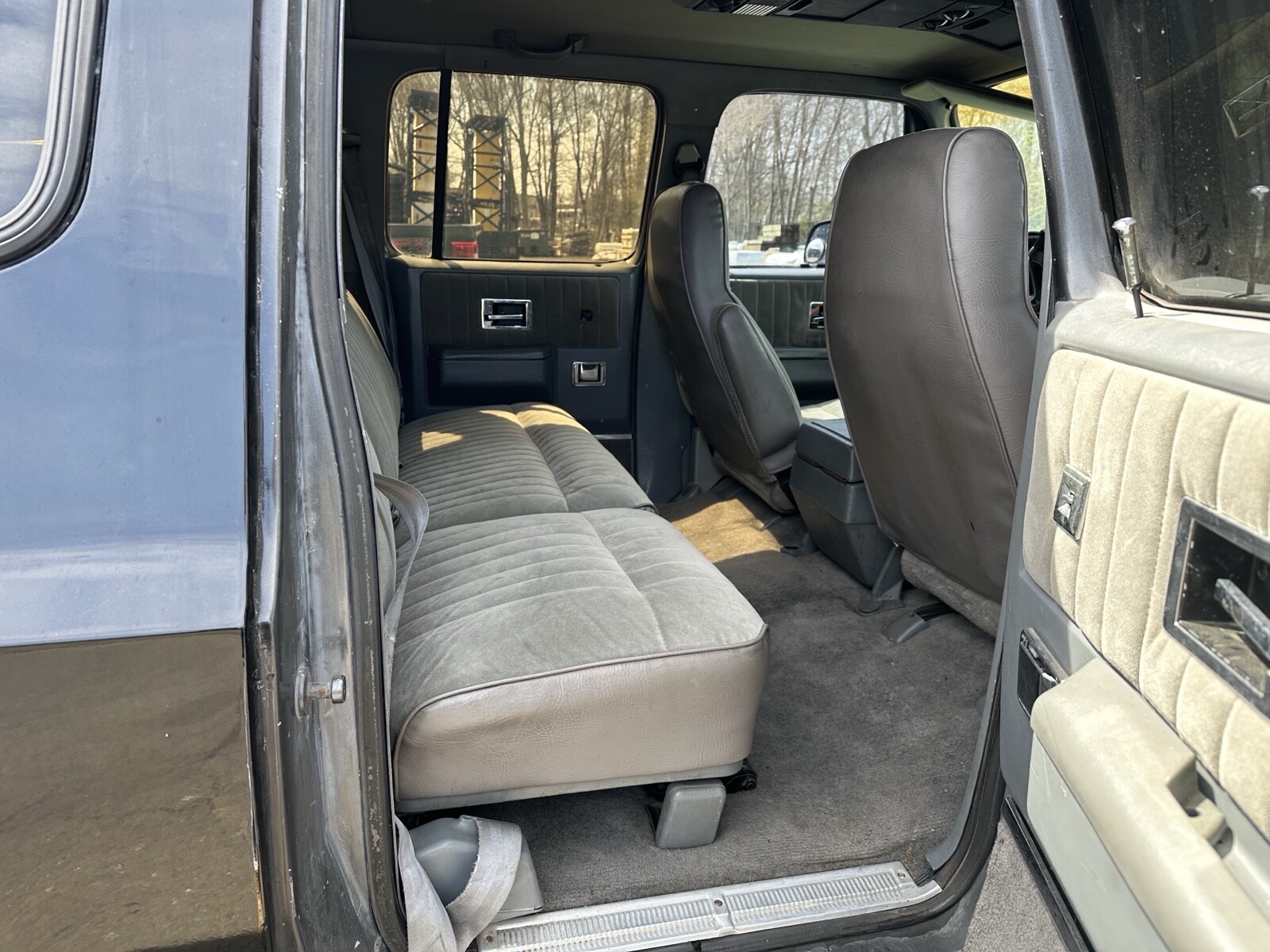 GMC-Suburban-1990-8