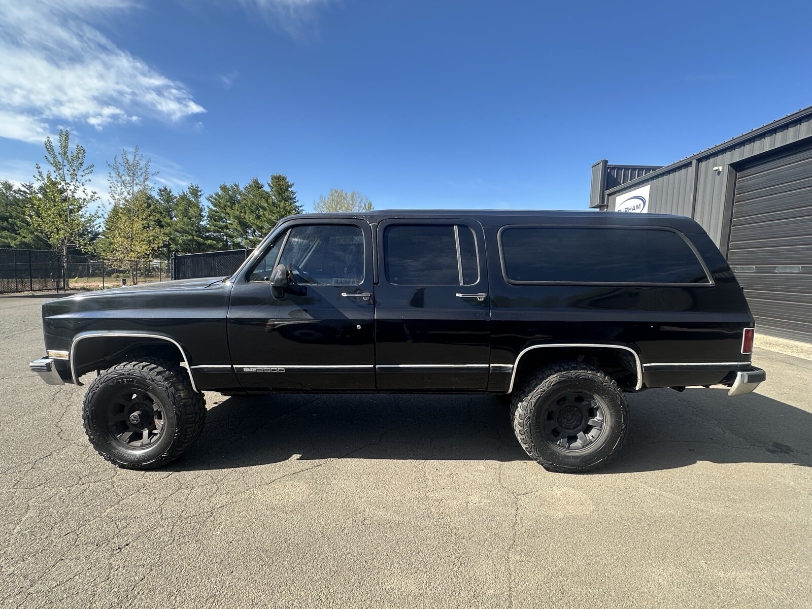 GMC-Suburban-1990