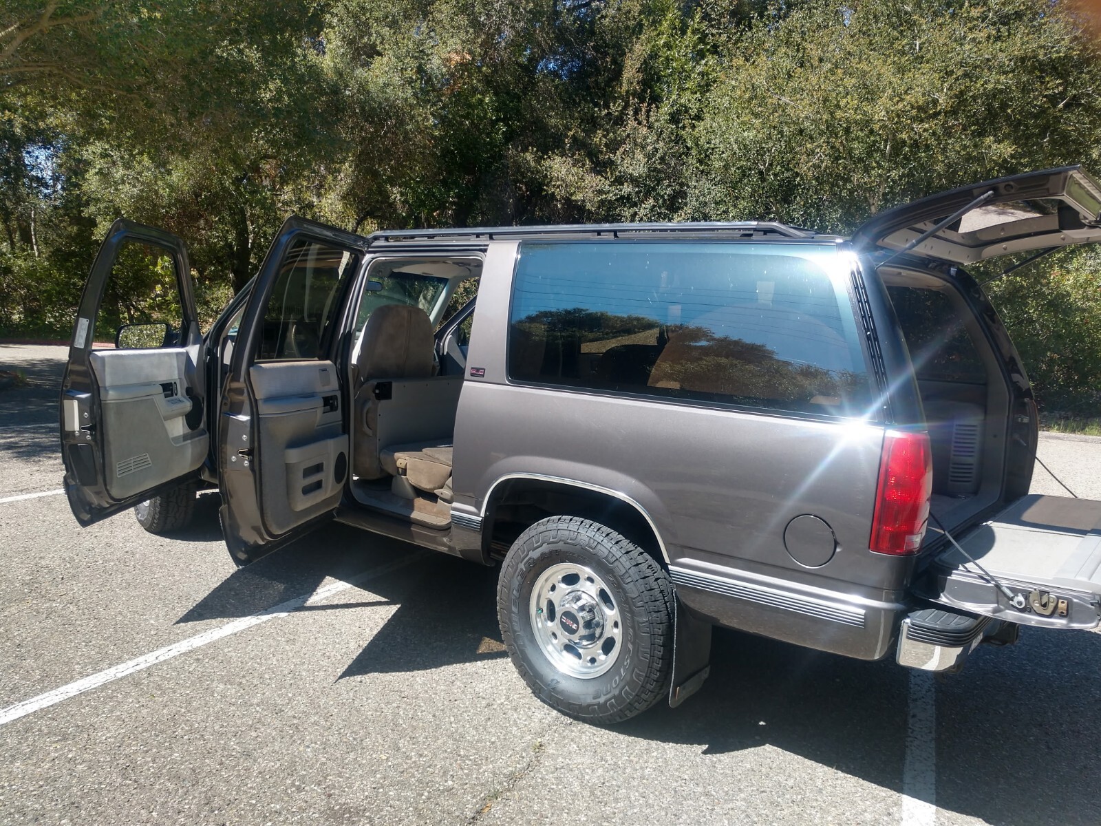 GMC-Suburban-1993-SUV-1