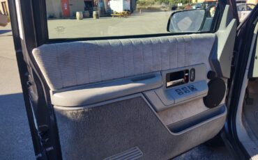 GMC-Suburban-1993-SUV-15