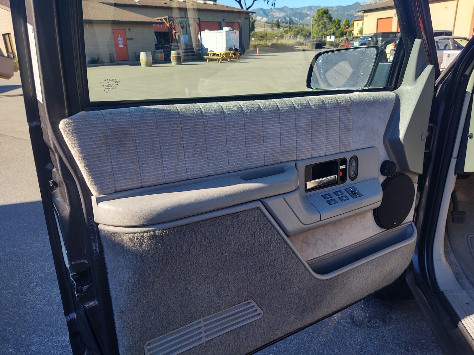 GMC-Suburban-1993-SUV-15