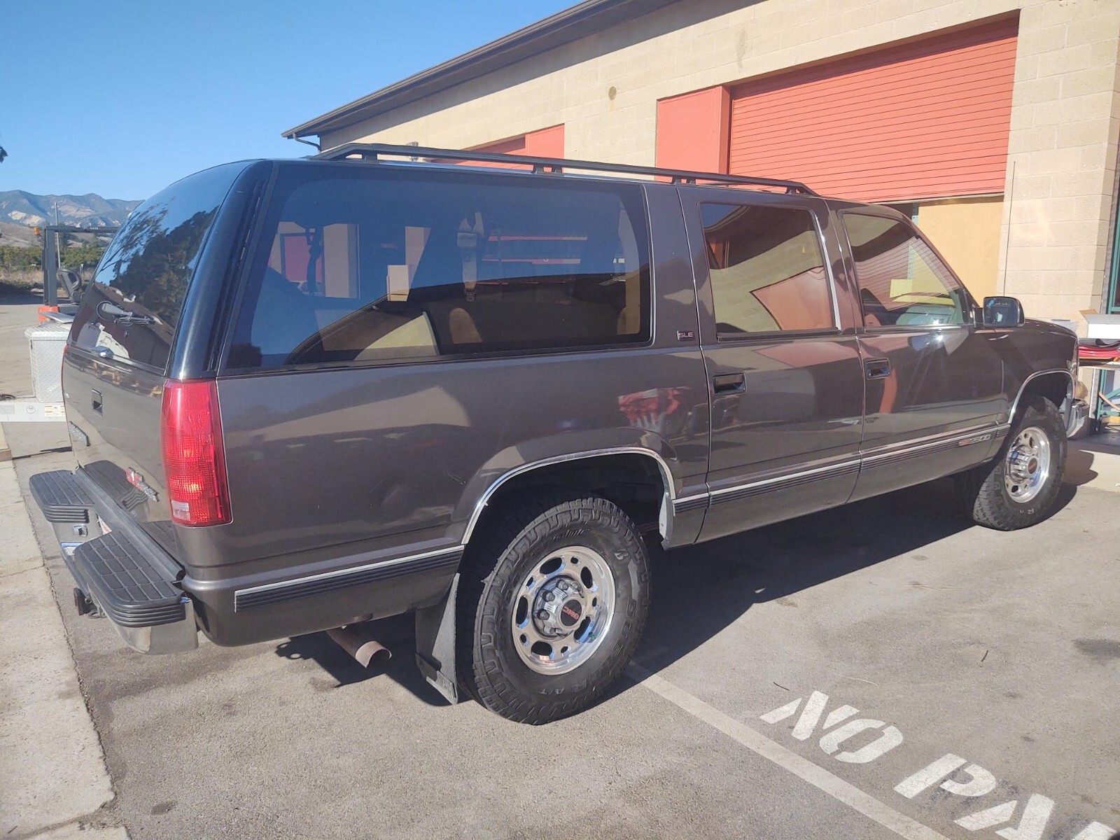 GMC-Suburban-1993-SUV-18