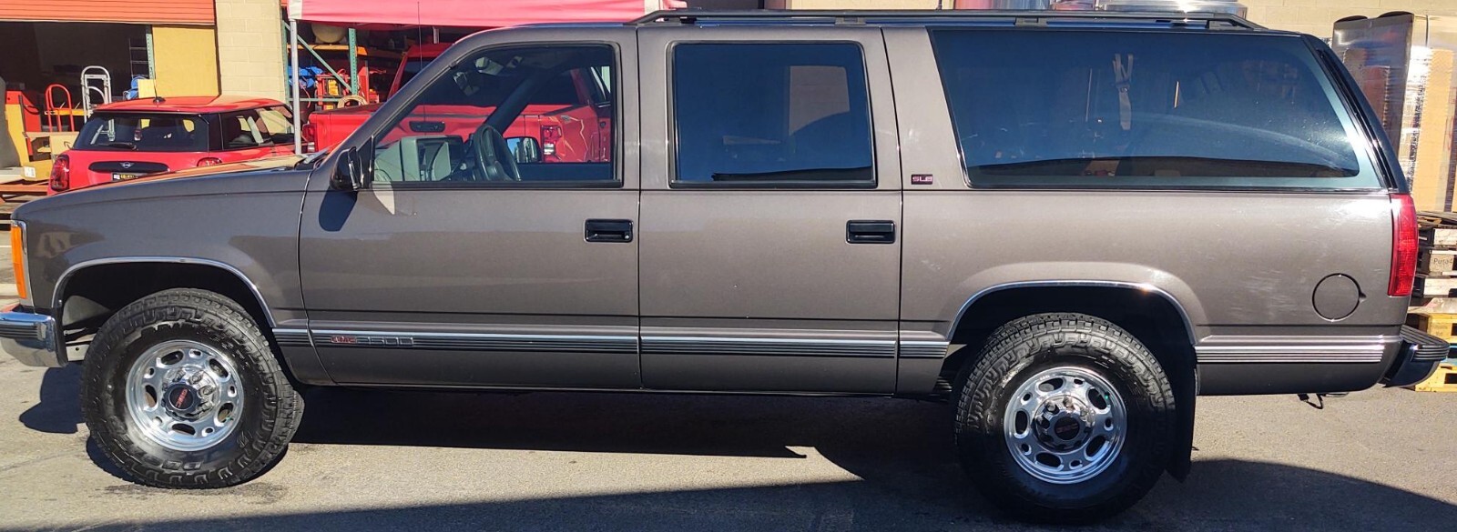 GMC-Suburban-1993-SUV-21