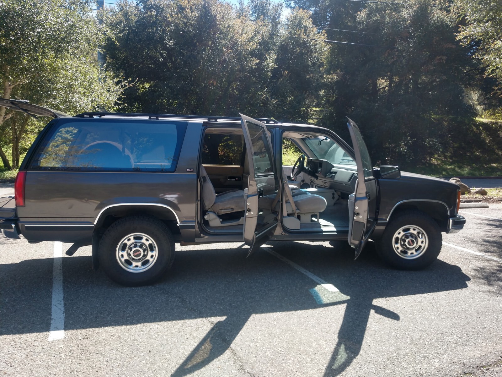 GMC-Suburban-1993-SUV