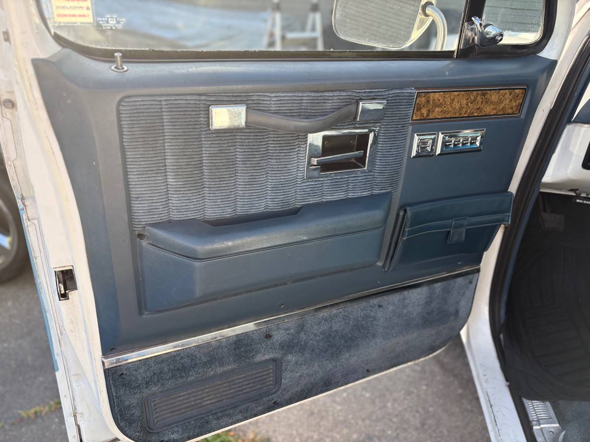 Gmc-1991-white-11