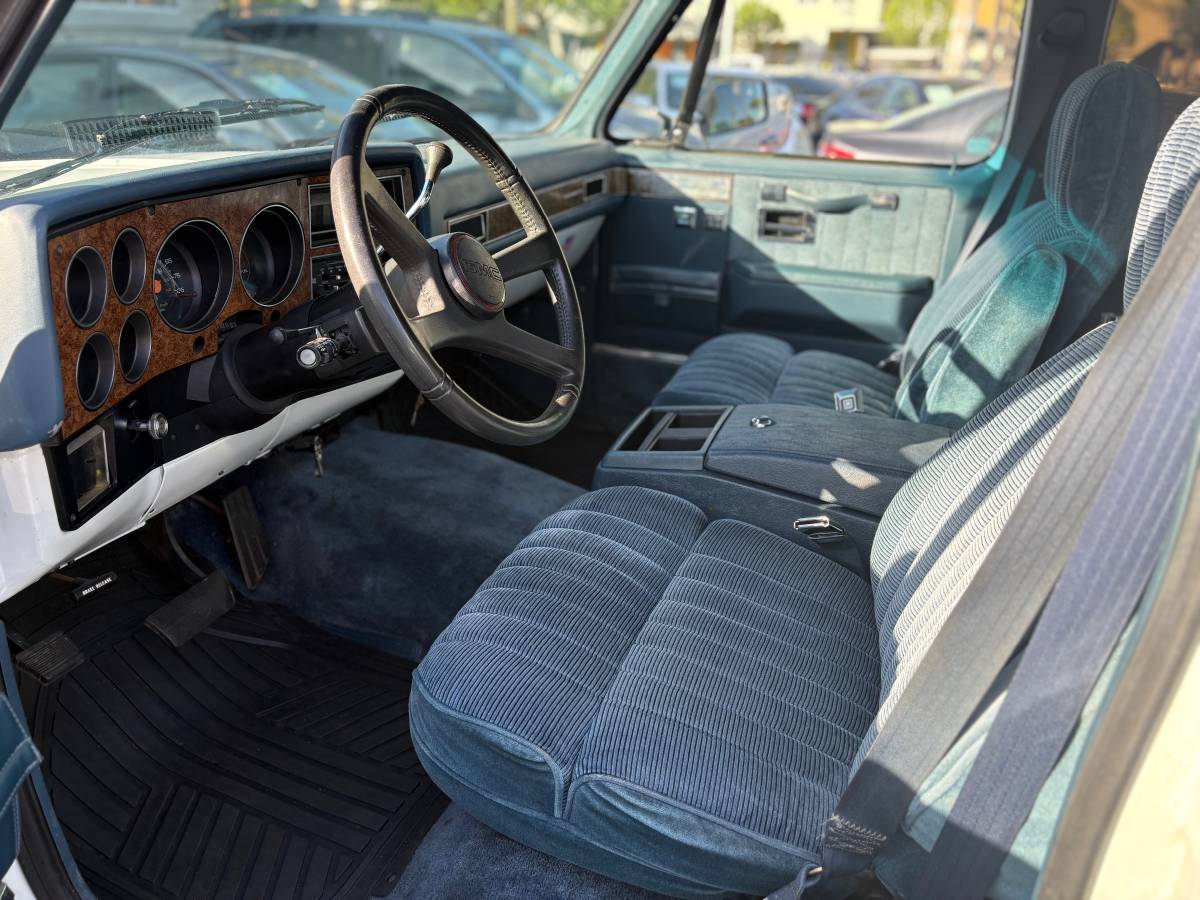 Gmc-1991-white-12