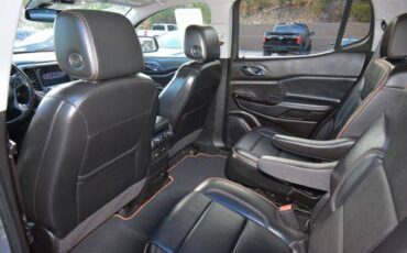 Gmc-Acadia-at4-2021-grey-12