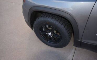 Gmc-Acadia-at4-2021-grey-14