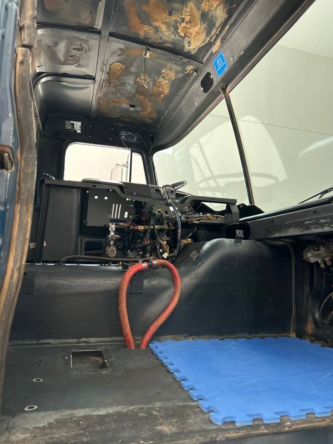 Gmc-Astro-95-diesel-1979-blue-13