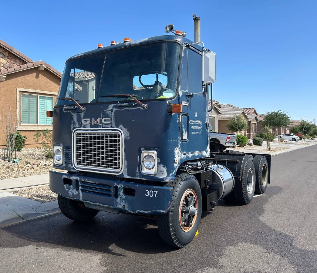 Gmc-Astro-95-diesel-1979-blue