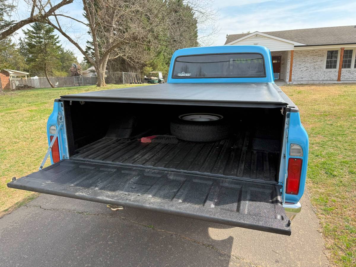 Gmc-C10-long-bed-1972-blue-10