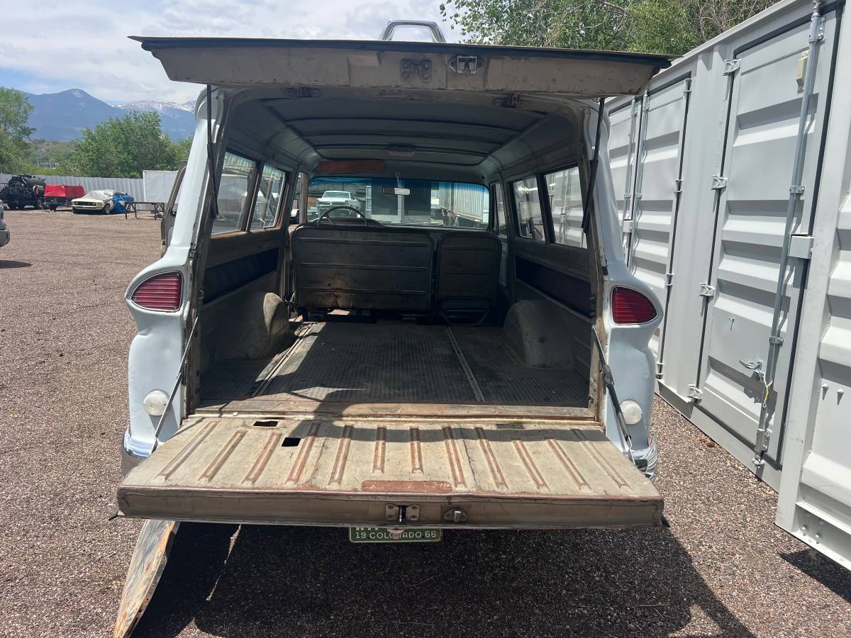 Gmc-Carryall-1960-grey-3