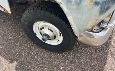 Gmc-Carryall-1960-grey-4