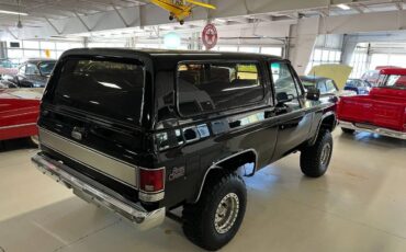 Gmc-Jimmy-12-ton-nominal-1988-black-1