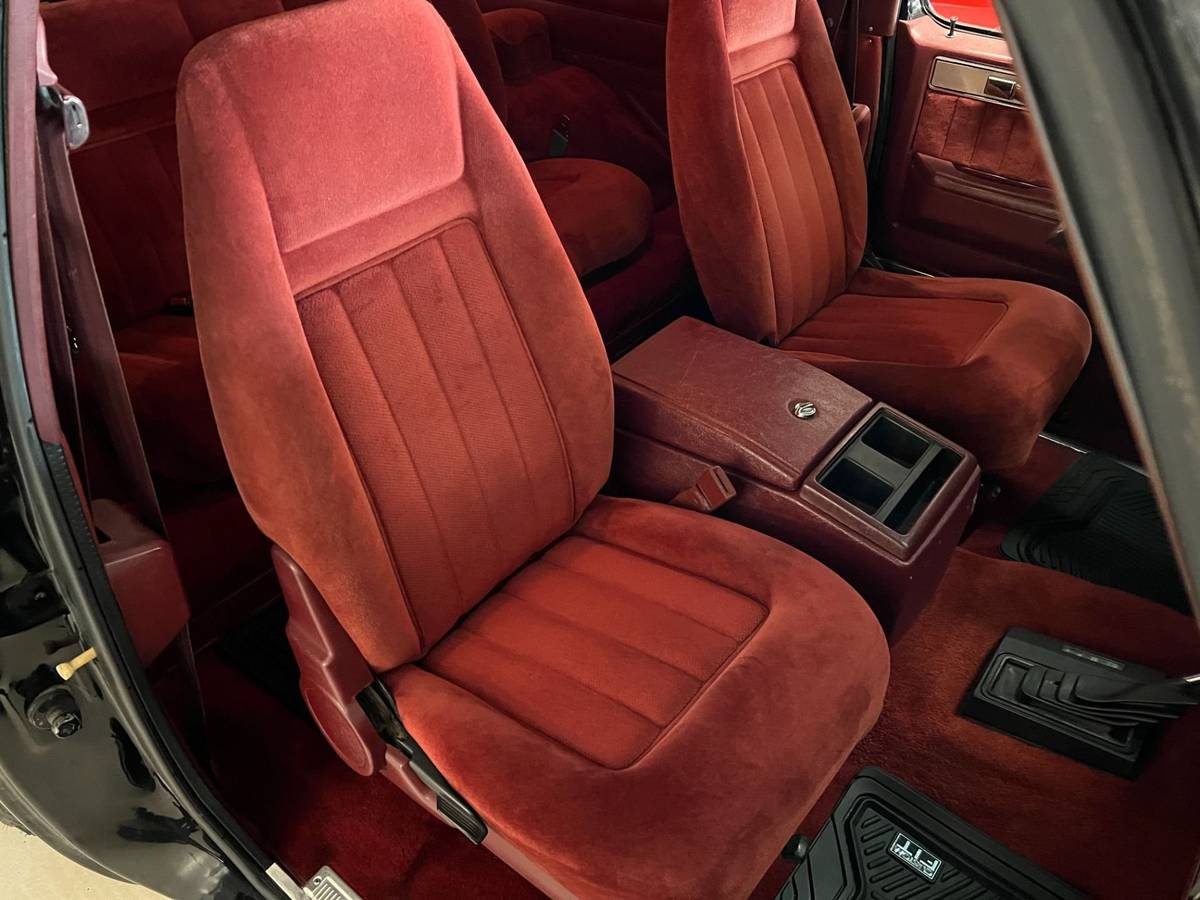 Gmc-Jimmy-12-ton-nominal-1988-black-14