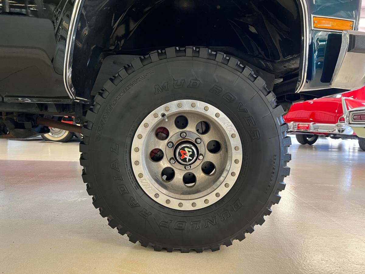 Gmc-Jimmy-12-ton-nominal-1988-black-2