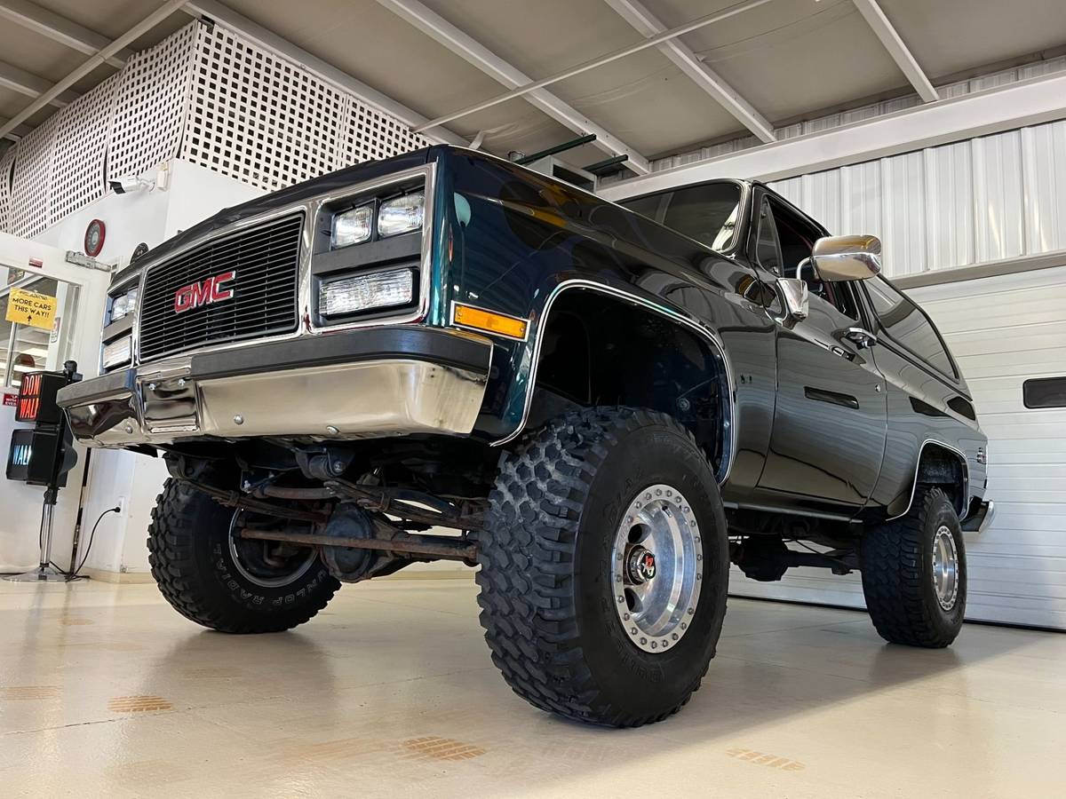 Gmc-Jimmy-12-ton-nominal-1988-black-4