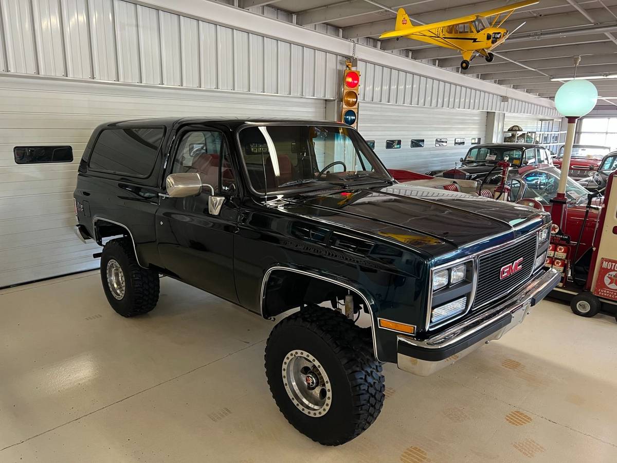 Gmc-Jimmy-12-ton-nominal-1988-black-5