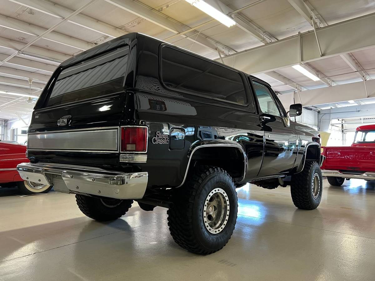 Gmc-Jimmy-12-ton-nominal-1988-black-6
