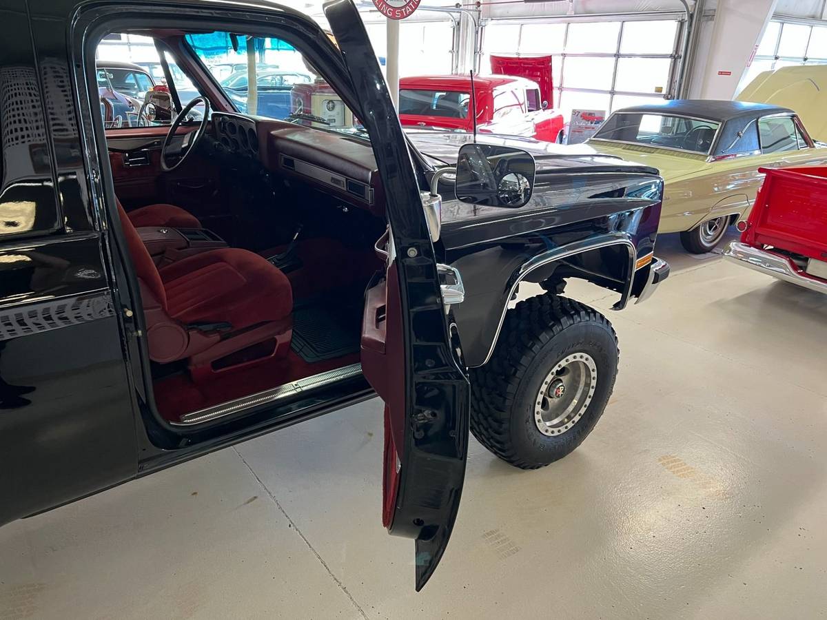 Gmc-Jimmy-12-ton-nominal-1988-black-7