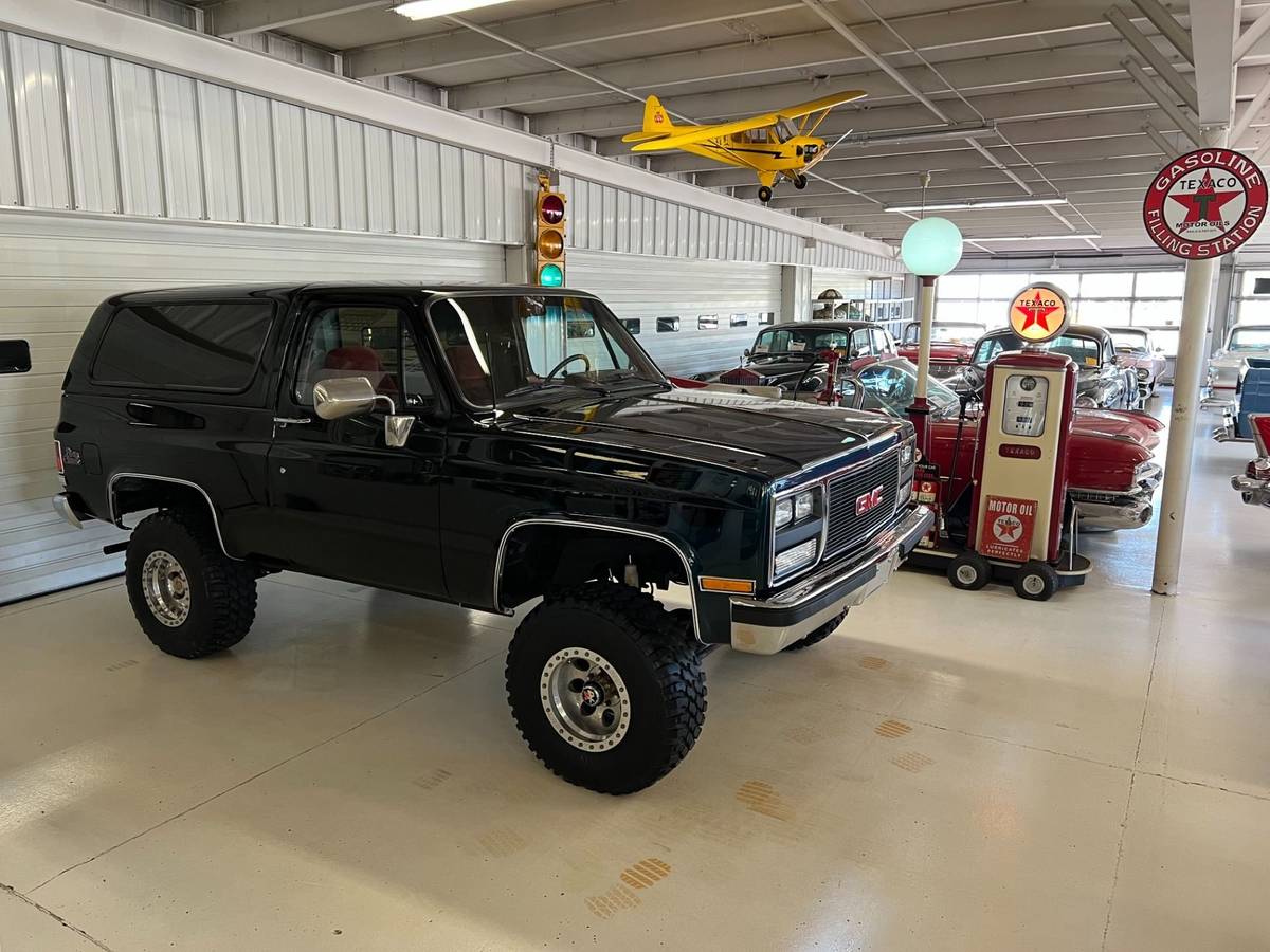 Gmc-Jimmy-12-ton-nominal-1988-black