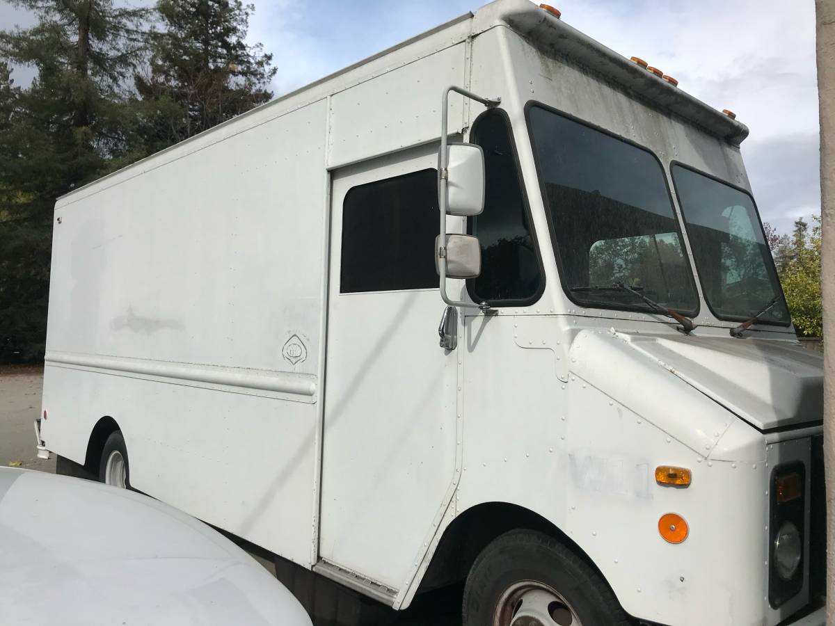 Gmc-P3500-step-van-1995-white-1