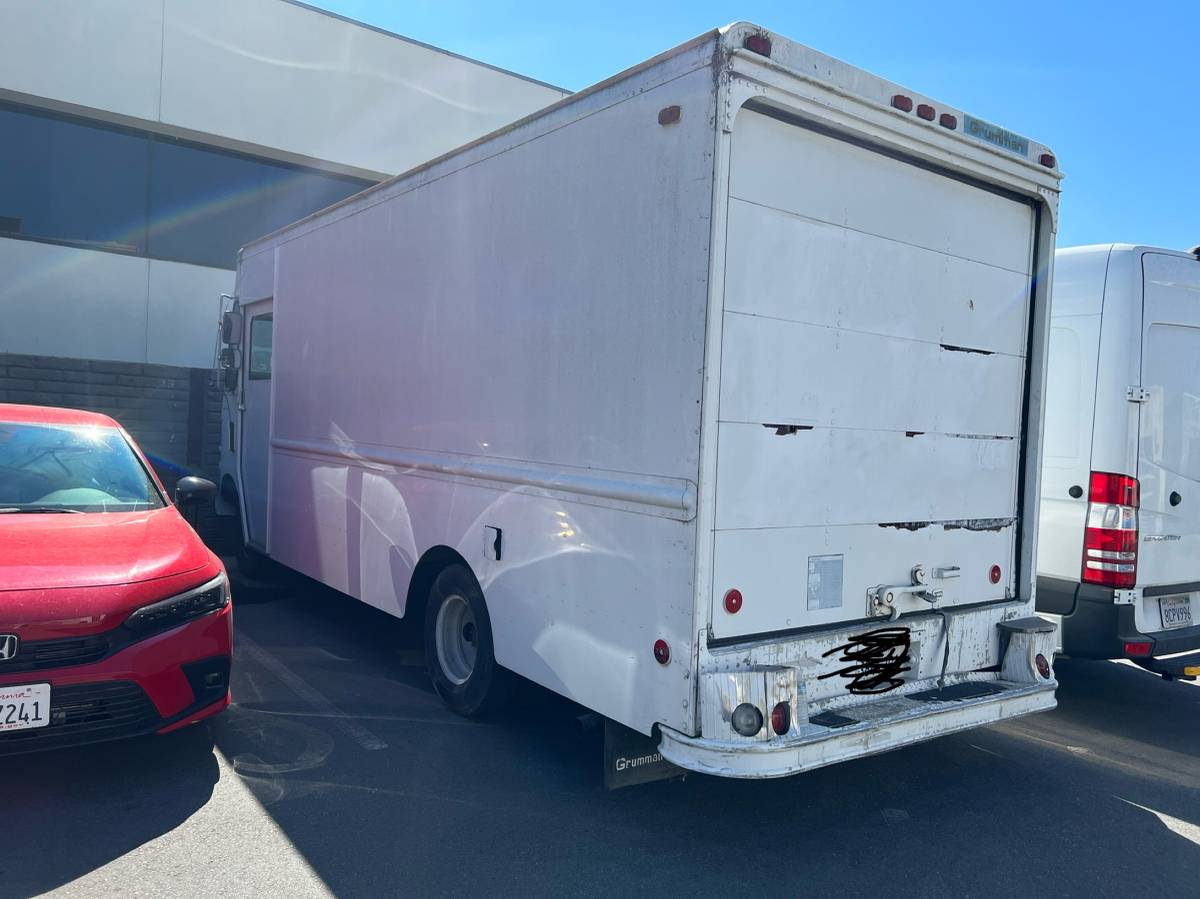 Gmc-P3500-step-van-1995-white-2