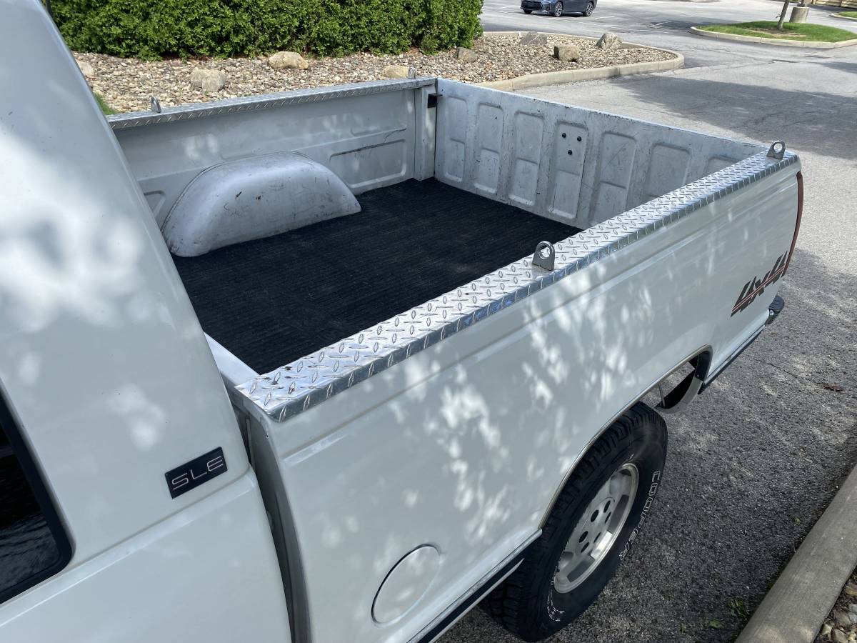 Gmc-Sierra-1500-1995-white-1