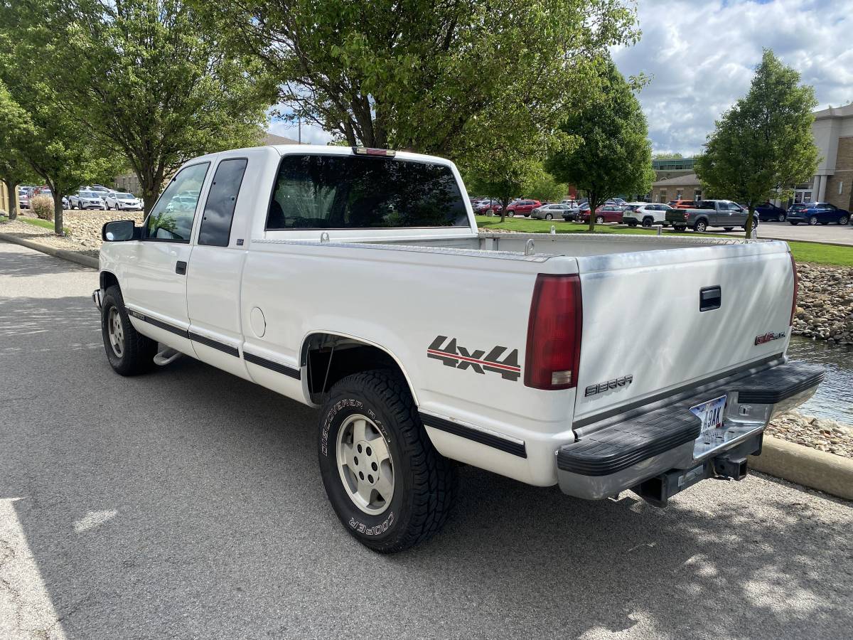 Gmc-Sierra-1500-1995-white-2