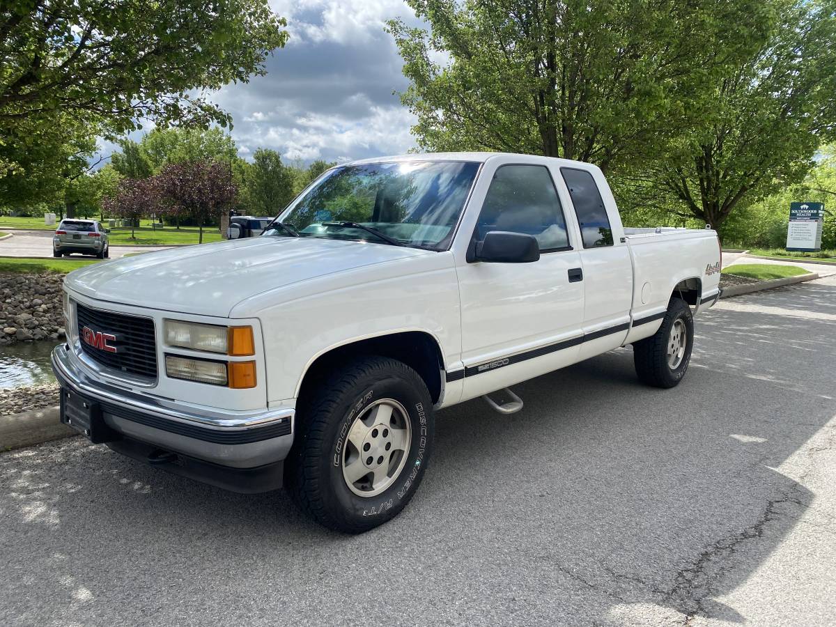 Gmc-Sierra-1500-1995-white