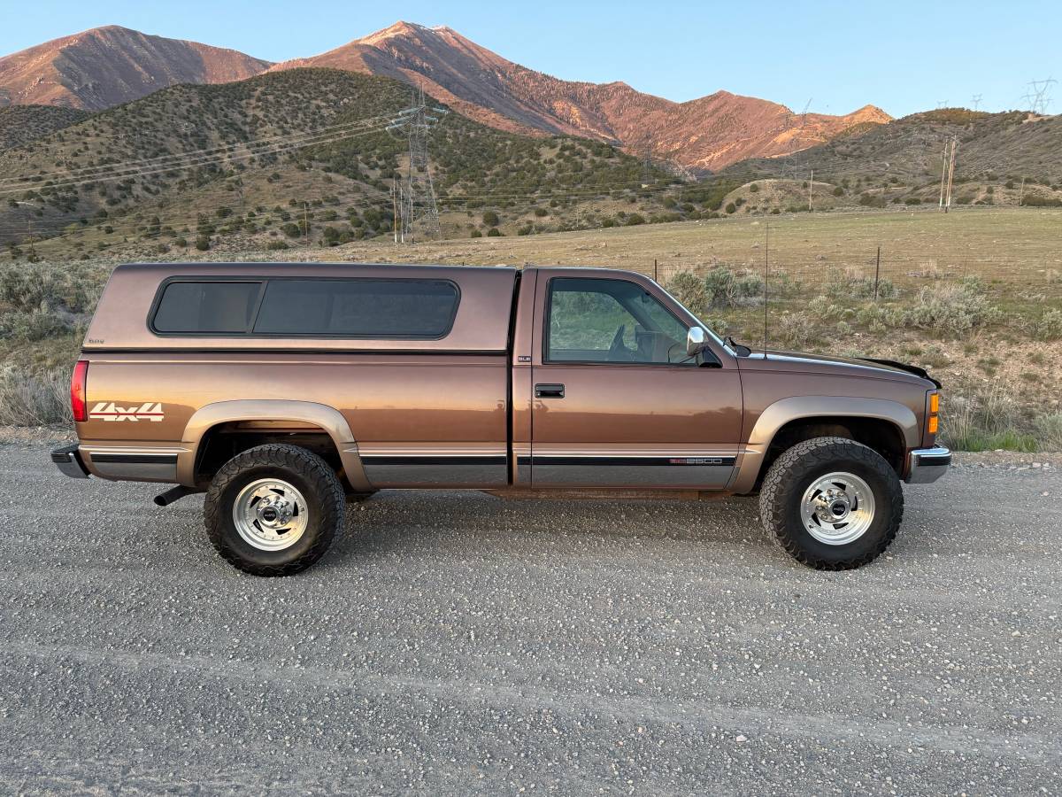Gmc-Sierra-2500-1994-brown-2
