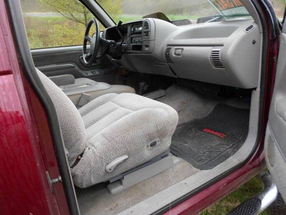 Gmc-Sierra-34-ton-nominal-1995-red-11