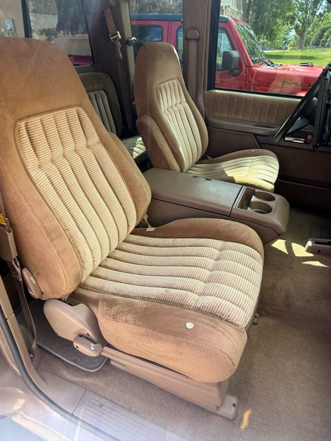 Gmc-Sierra-k1500-1994-brown-13