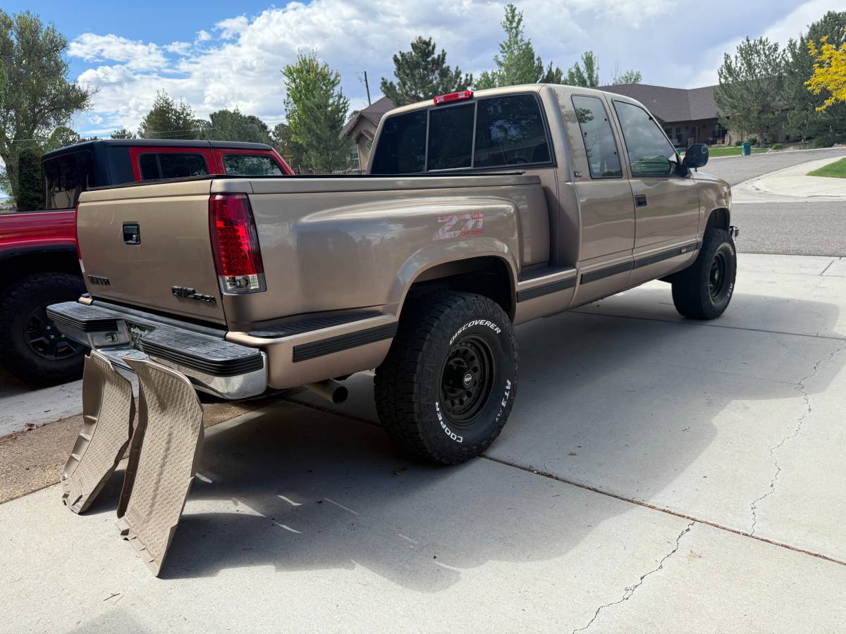 Gmc-Sierra-k1500-1994-brown-4