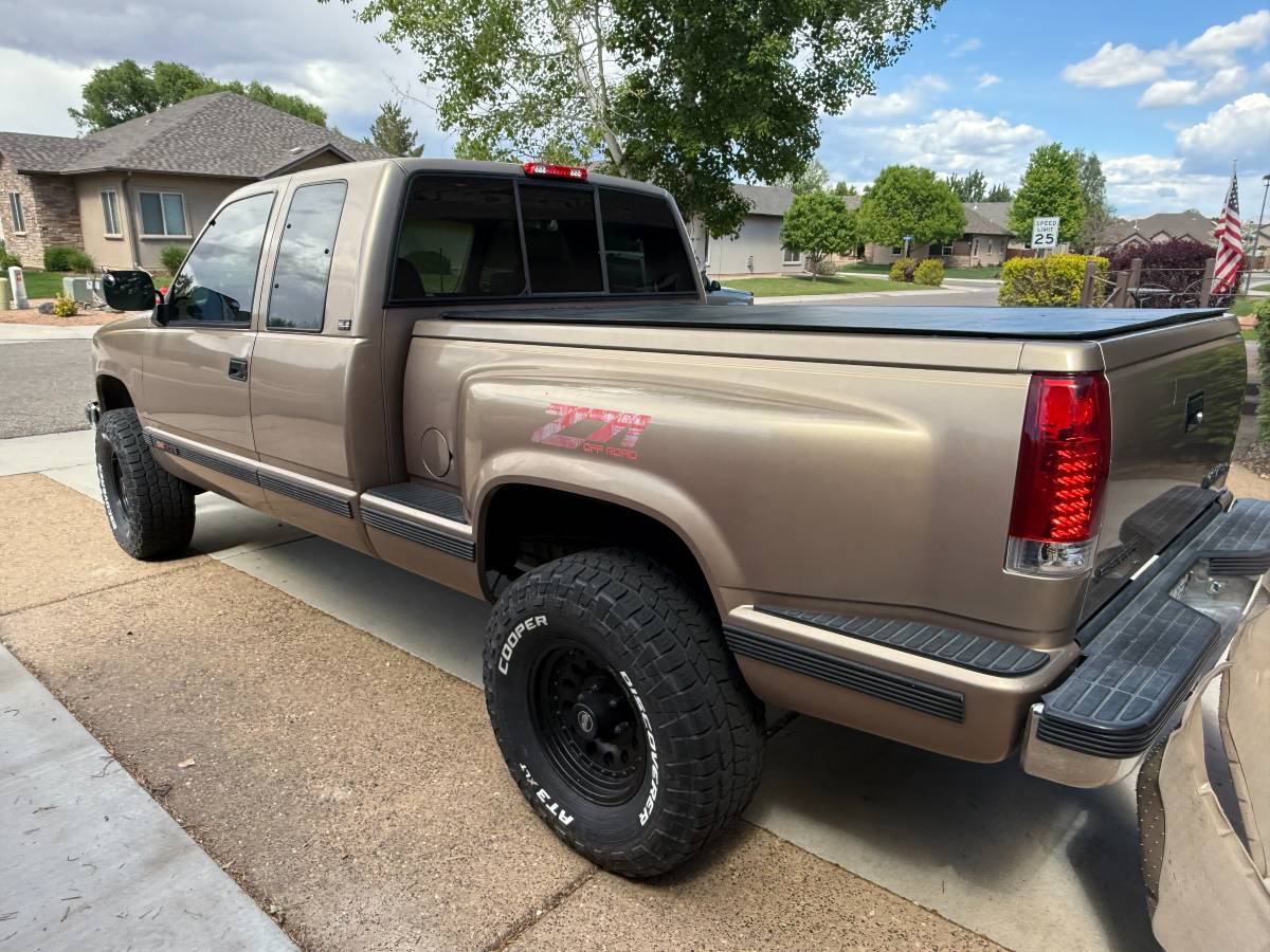 Gmc-Sierra-k1500-1994-brown-6
