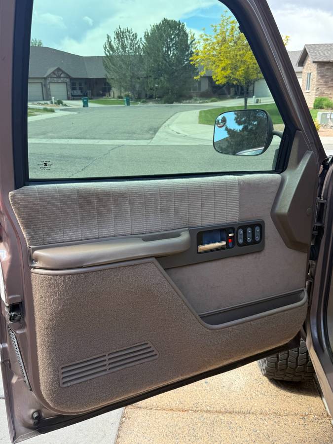 Gmc-Sierra-k1500-1994-brown-9