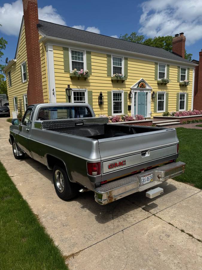 Gmc-Sierra.-classic-pickuptruck-1985-silver-1