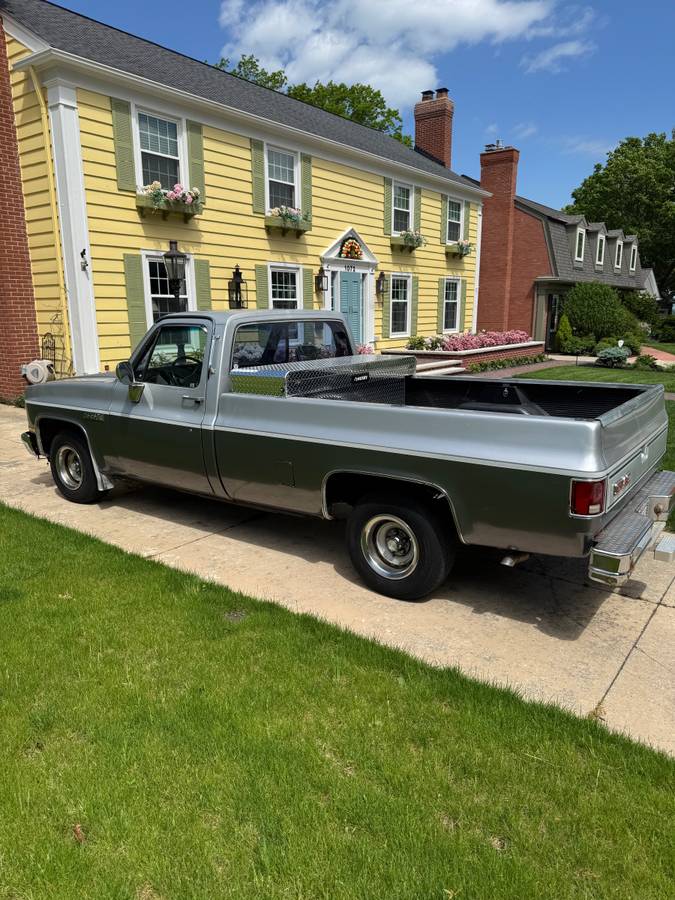 Gmc-Sierra.-classic-pickuptruck-1985-silver-10