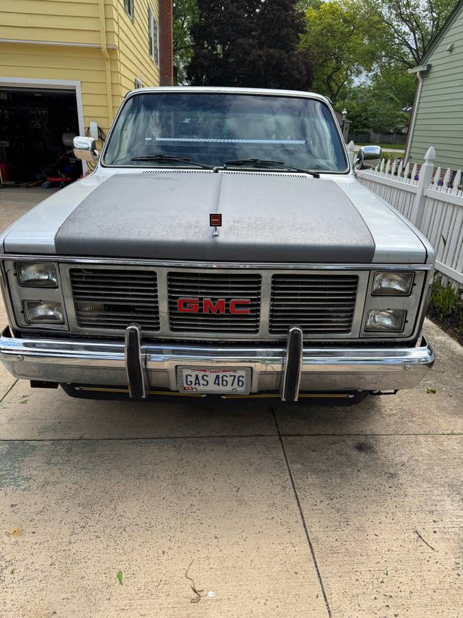 Gmc-Sierra.-classic-pickuptruck-1985-silver-11