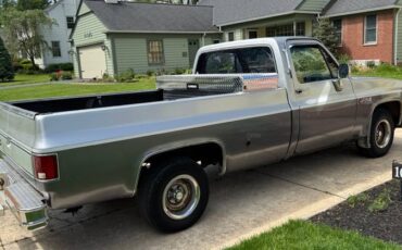 Gmc-Sierra.-classic-pickuptruck-1985-silver-2